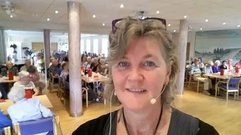 billede af Humlum Kirke og kirkehus